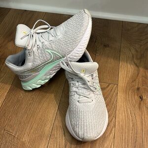 Women’s Nike flyknit infinity react running shoes sneakers walking gray 9